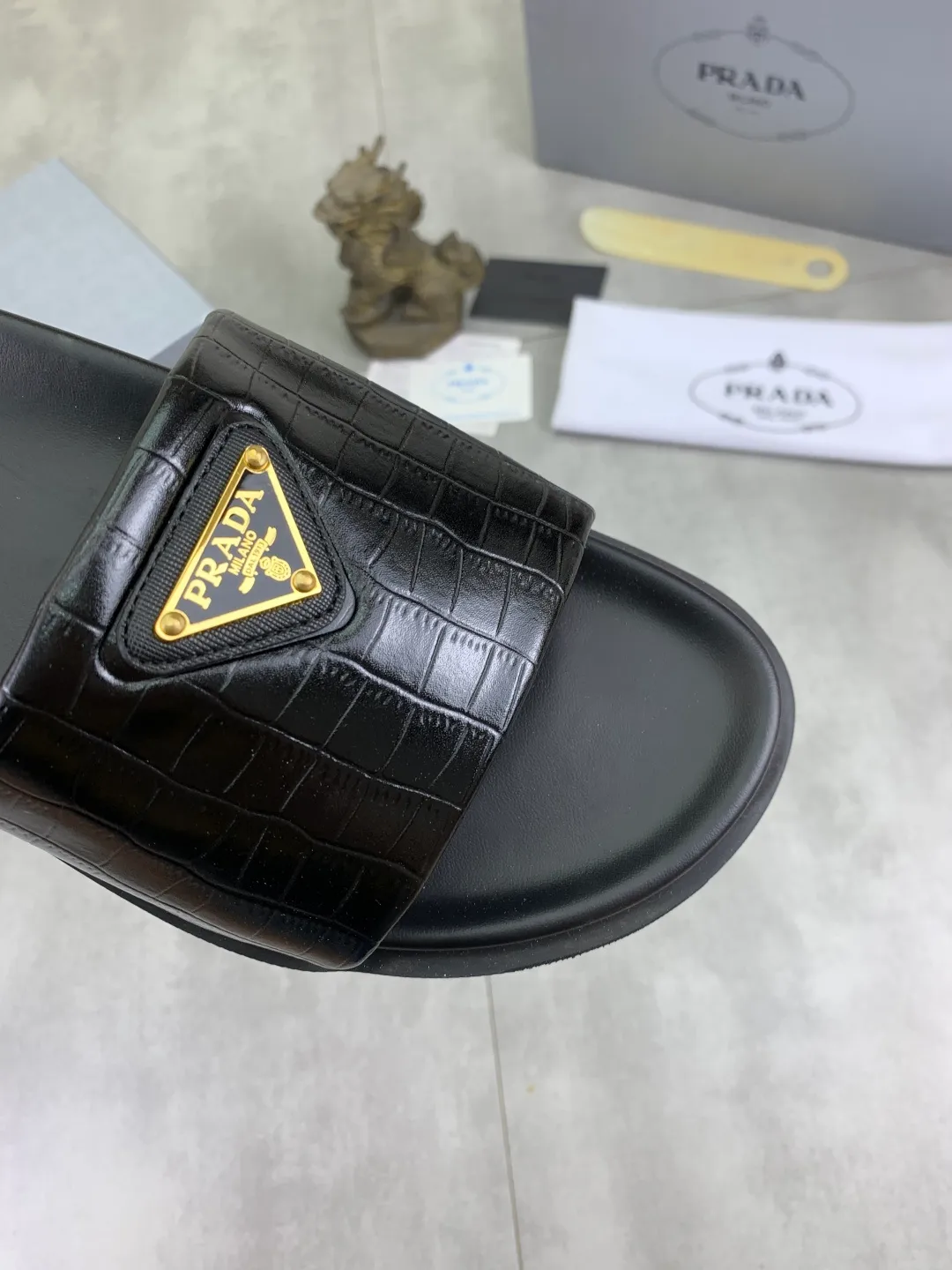 Men's shoes 💰P320💰【New style】🎁🎁🎁 PRADA Prada's new casual slippers, original official website, perfect workmanship, conveying a kind of noble luxury, sublimating its definition of luxury in Prada's high-end extraordinary craftsmanship. Original combination outsole, code number: 38-44 (45 customized) Multiple colors 🉑️ to choose from